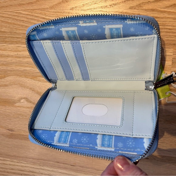 NWT Loungefly Gilmore Girls Holiday I Smell Snow Wallet - Picture 8 of 13